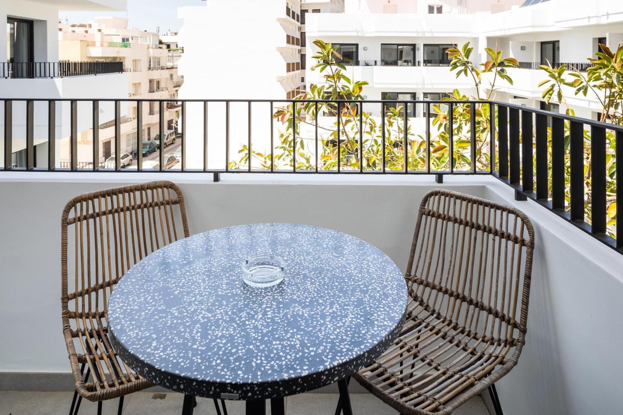 Aparthotel Casita Blanca - Adults Only Sant Antoni de Portmany Екстериор снимка