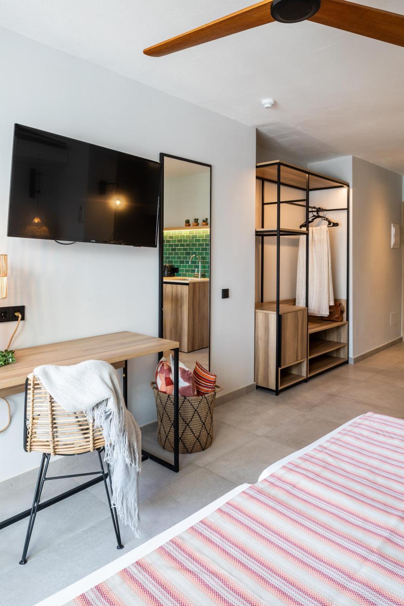 Aparthotel Casita Blanca - Adults Only Sant Antoni de Portmany Екстериор снимка