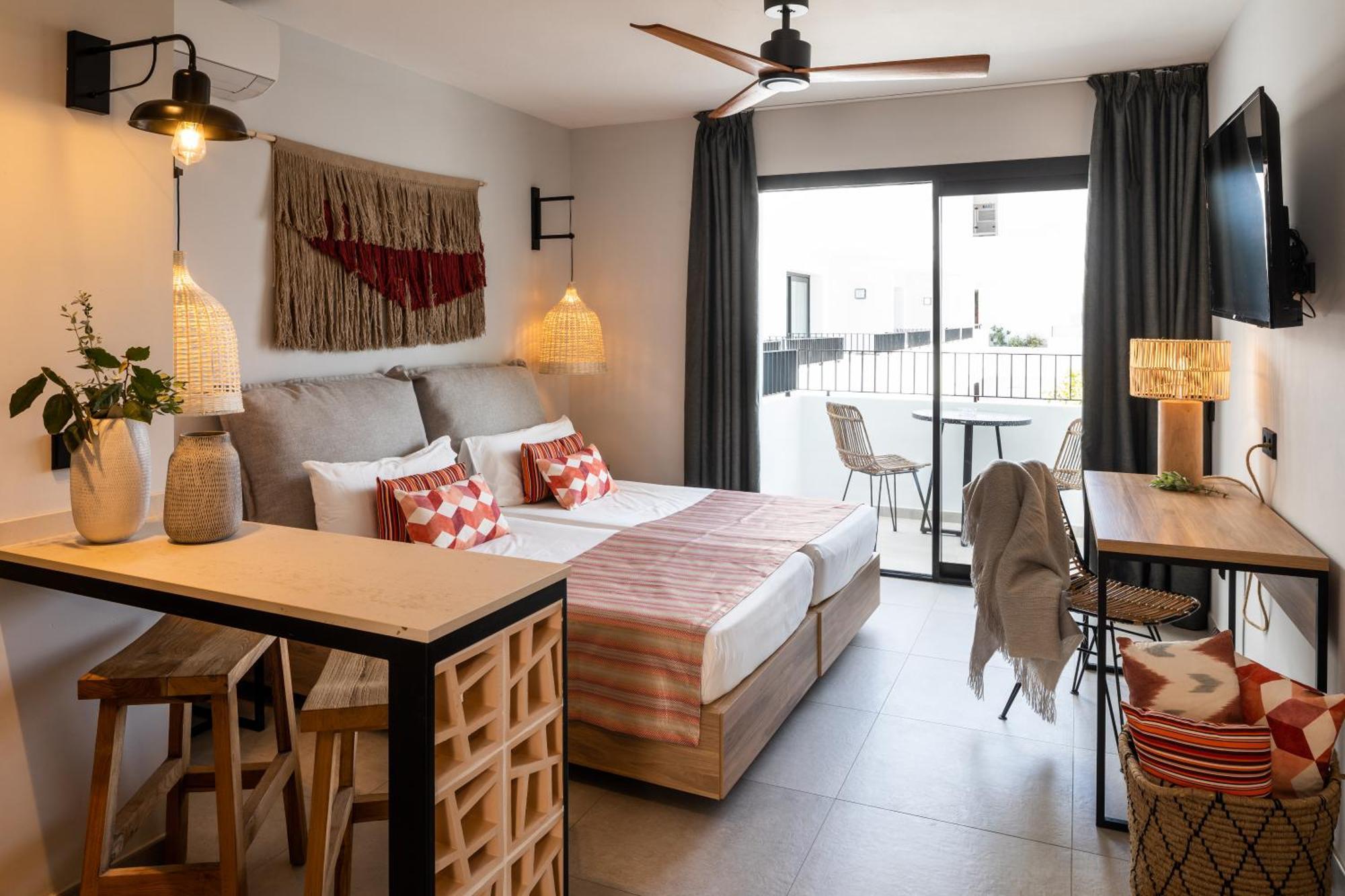 Aparthotel Casita Blanca - Adults Only Sant Antoni de Portmany Екстериор снимка
