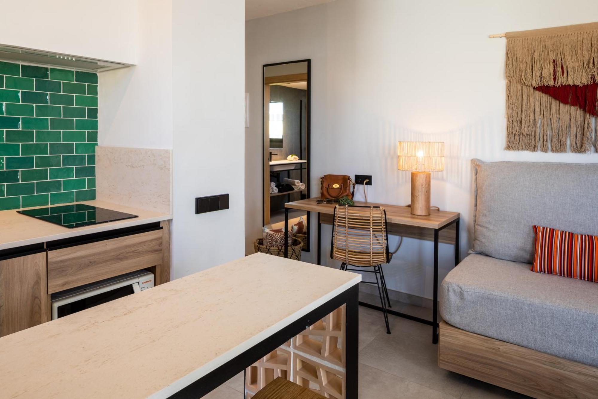Aparthotel Casita Blanca - Adults Only Sant Antoni de Portmany Екстериор снимка