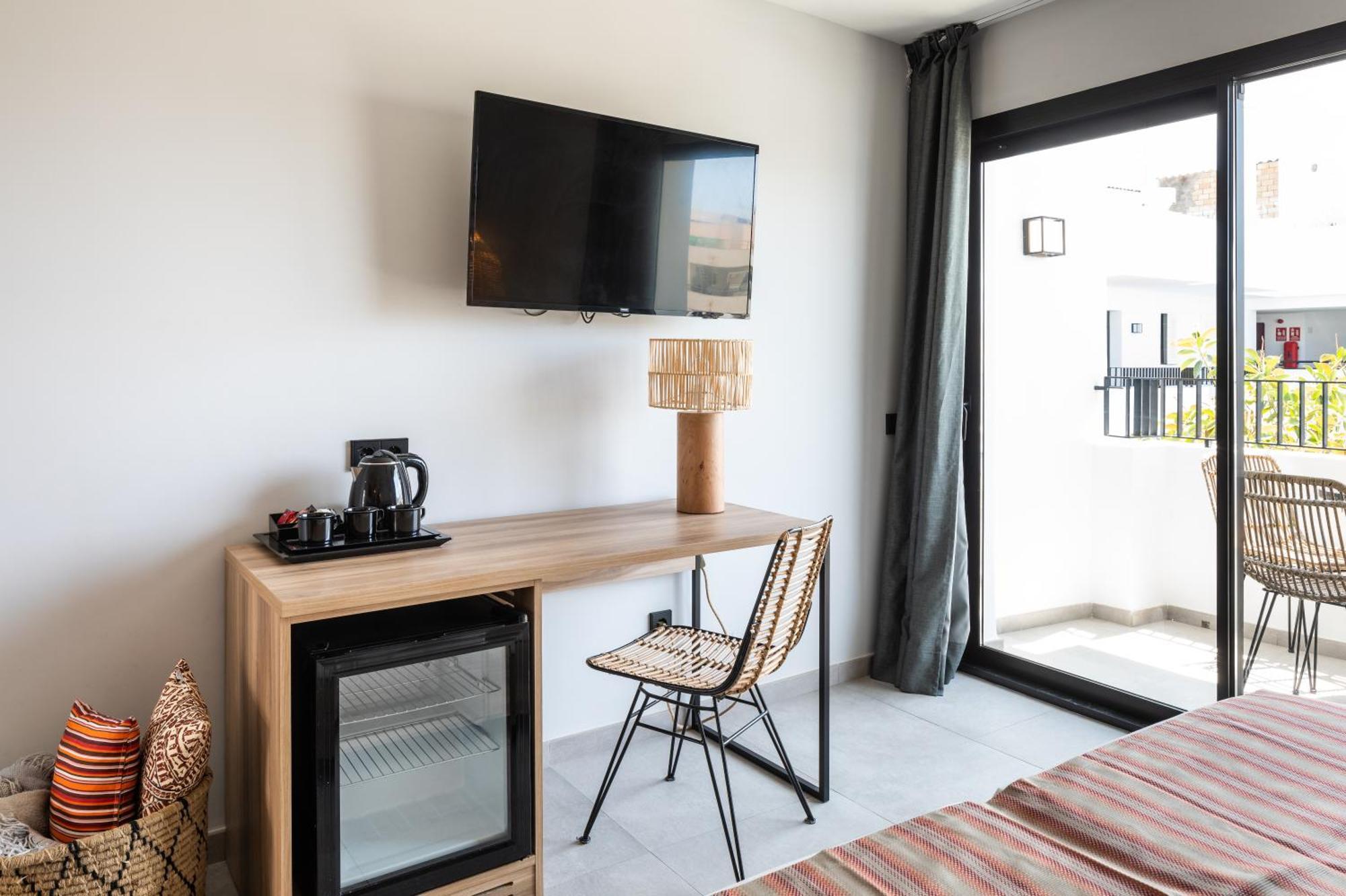 Aparthotel Casita Blanca - Adults Only Sant Antoni de Portmany Екстериор снимка