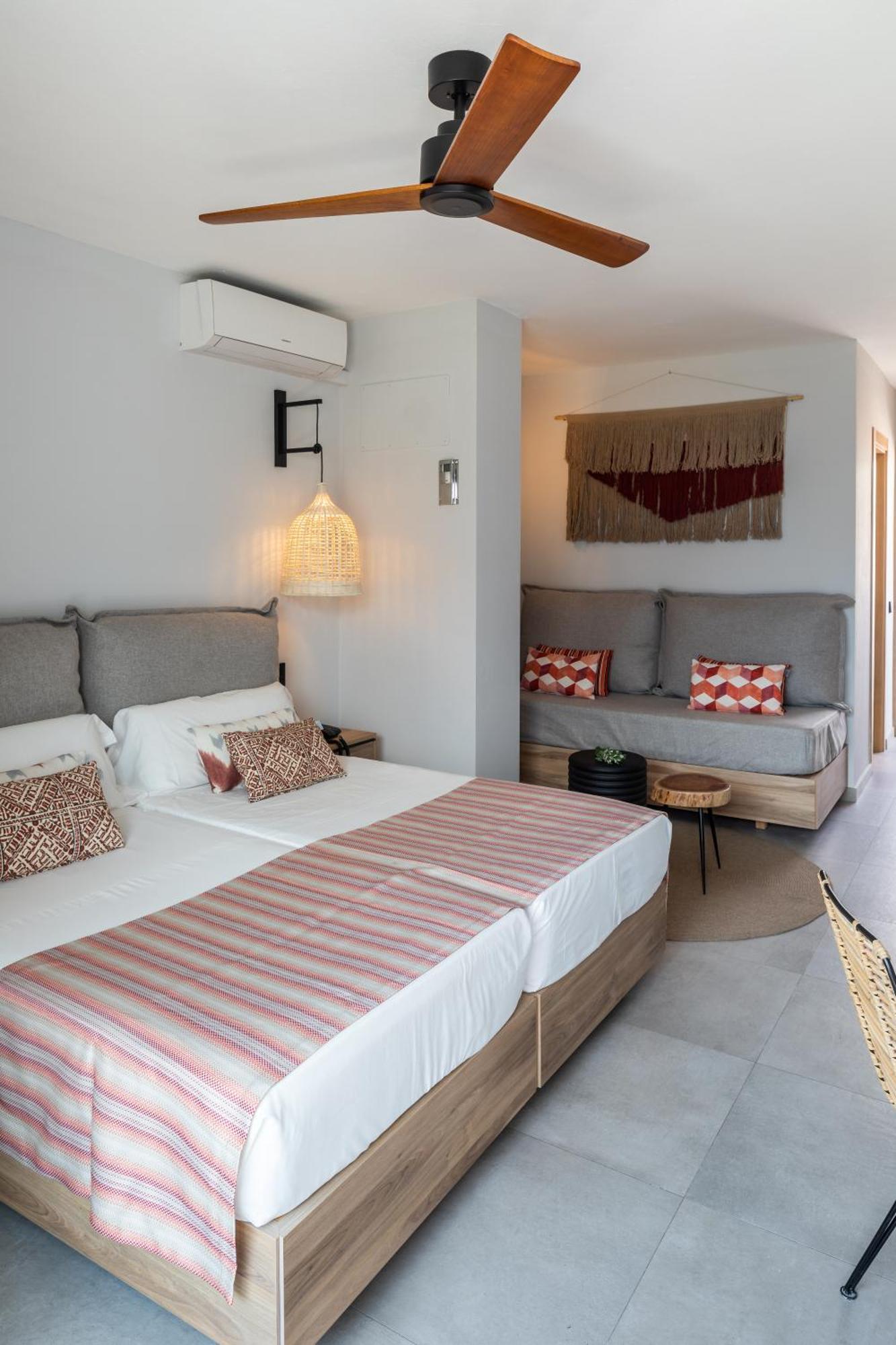 Aparthotel Casita Blanca - Adults Only Sant Antoni de Portmany Екстериор снимка