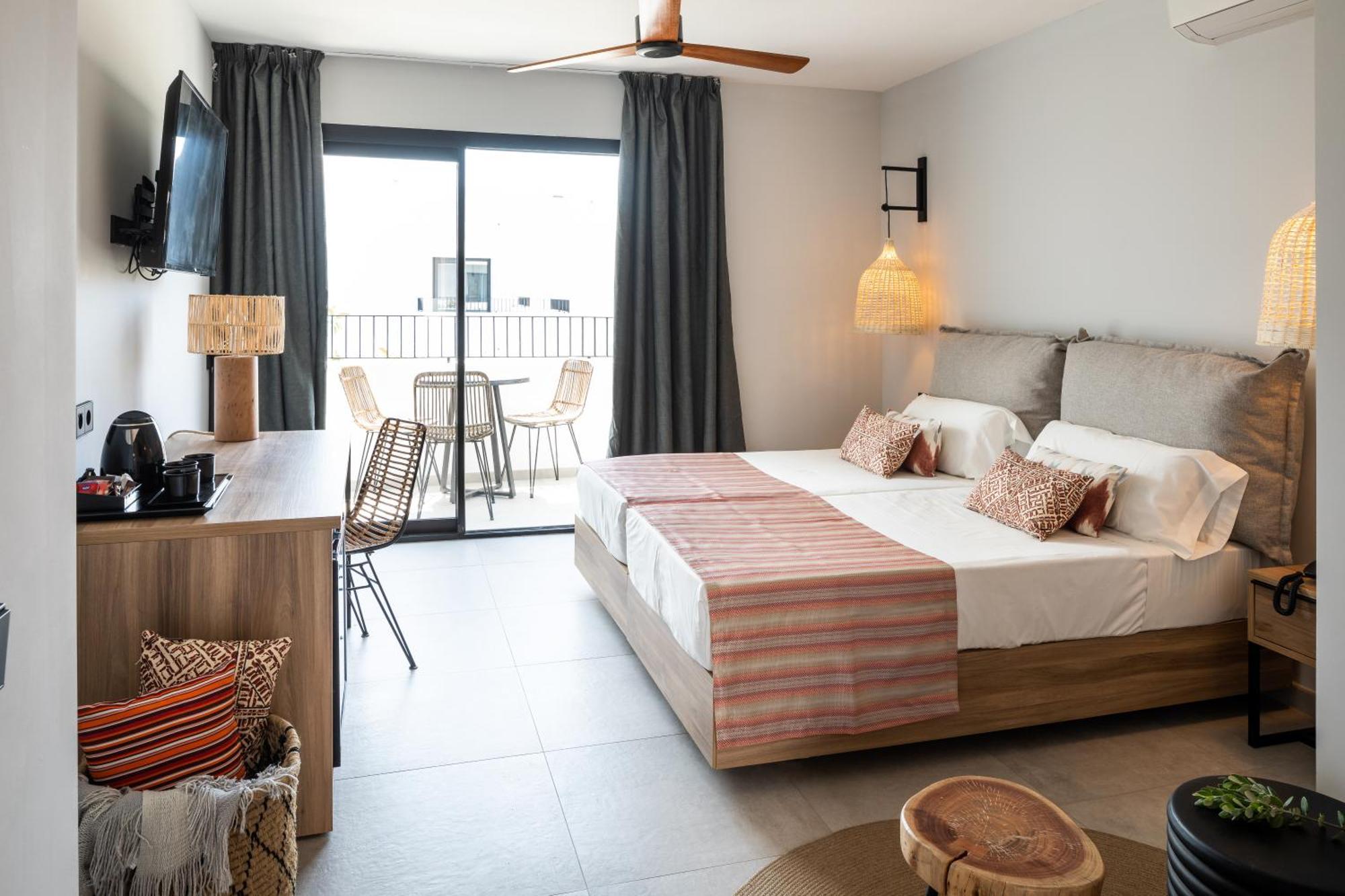 Aparthotel Casita Blanca - Adults Only Sant Antoni de Portmany Екстериор снимка