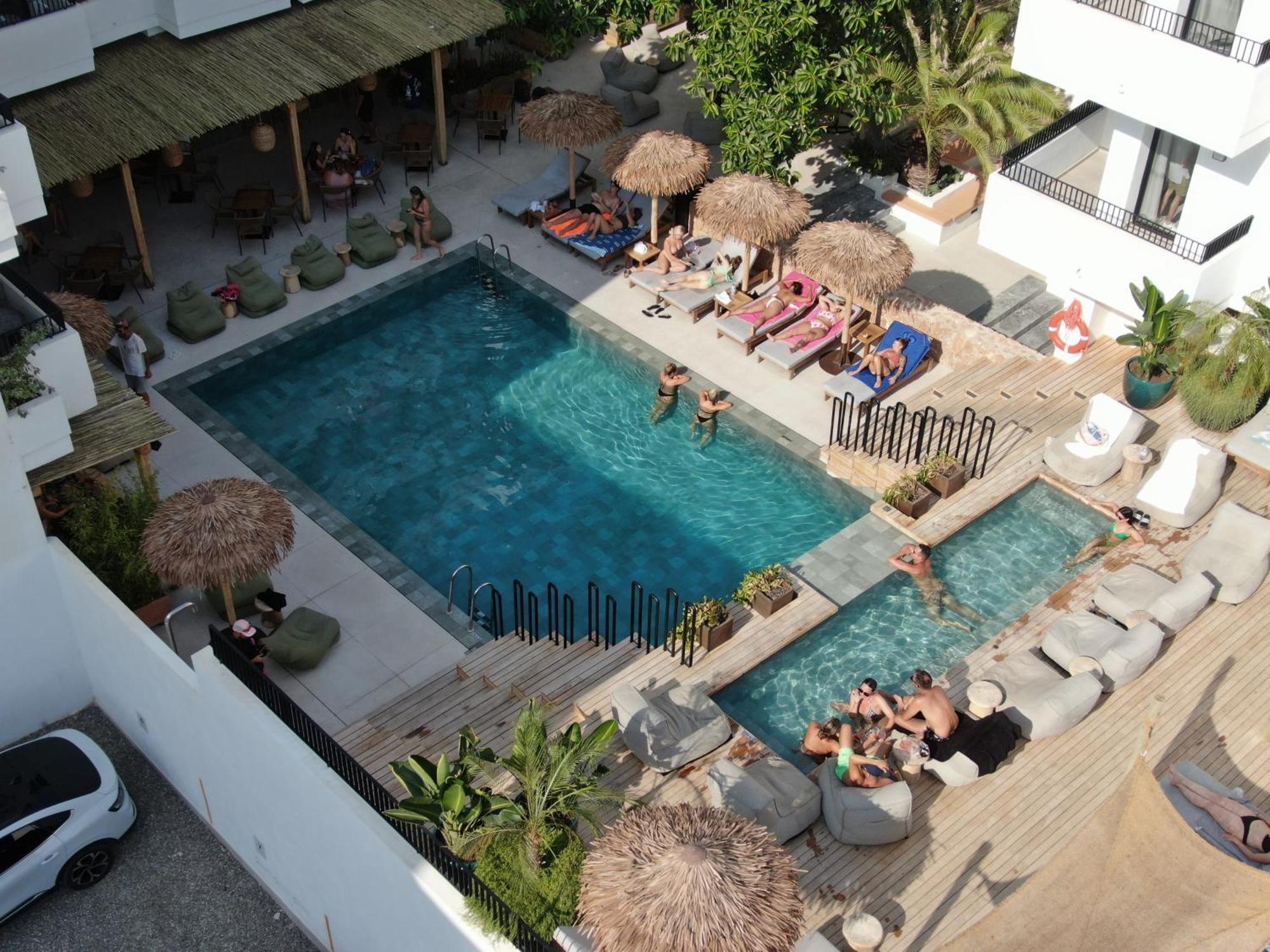 Aparthotel Casita Blanca - Adults Only Sant Antoni de Portmany Екстериор снимка