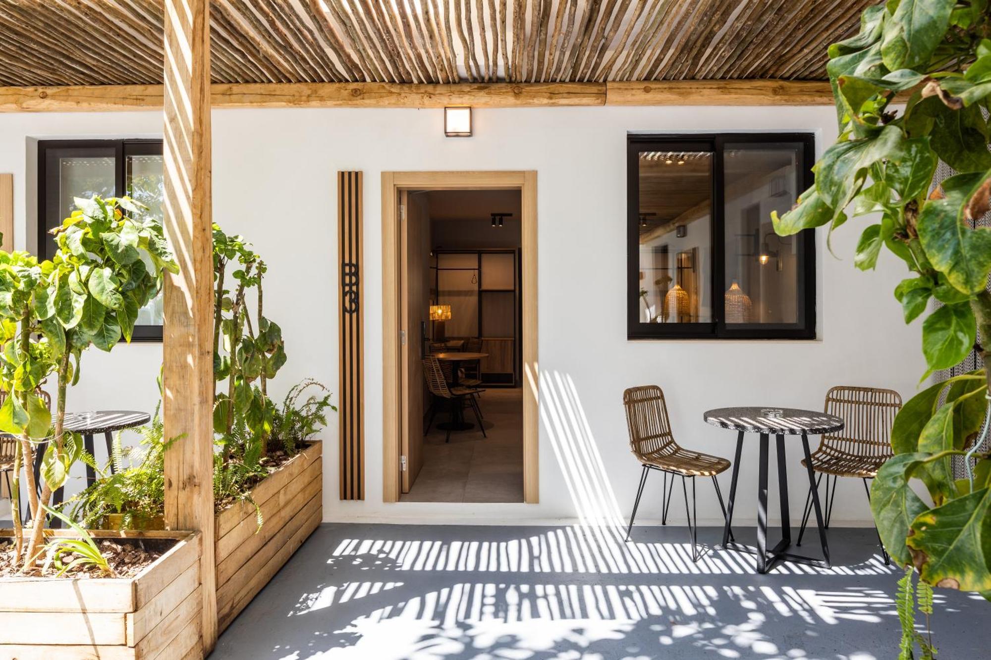 Aparthotel Casita Blanca - Adults Only Sant Antoni de Portmany Екстериор снимка