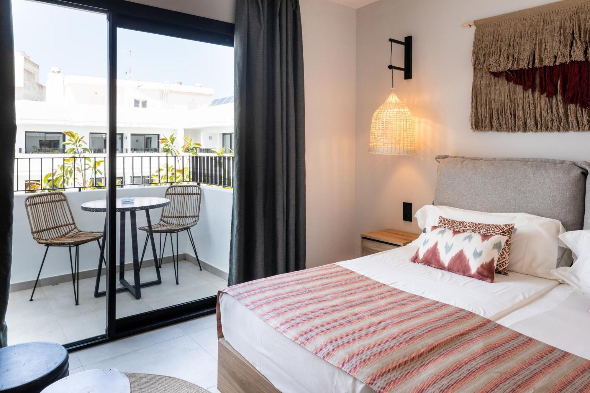 Aparthotel Casita Blanca - Adults Only Sant Antoni de Portmany Екстериор снимка
